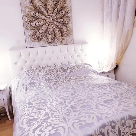 Appartaments Caesar Apartment *